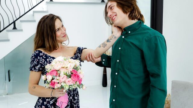  Big-boobed chick Aderes Quin likes jumping on a hard wiener 