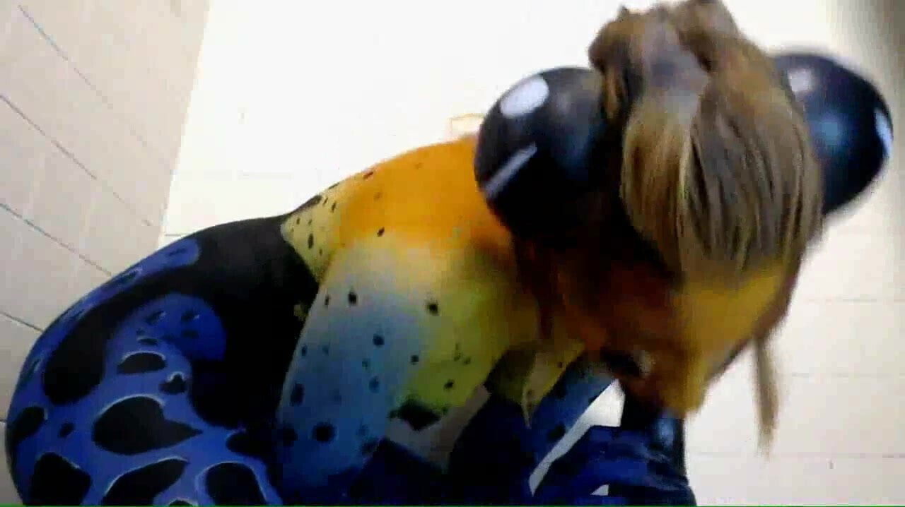 Virtual sex with a sexy frog