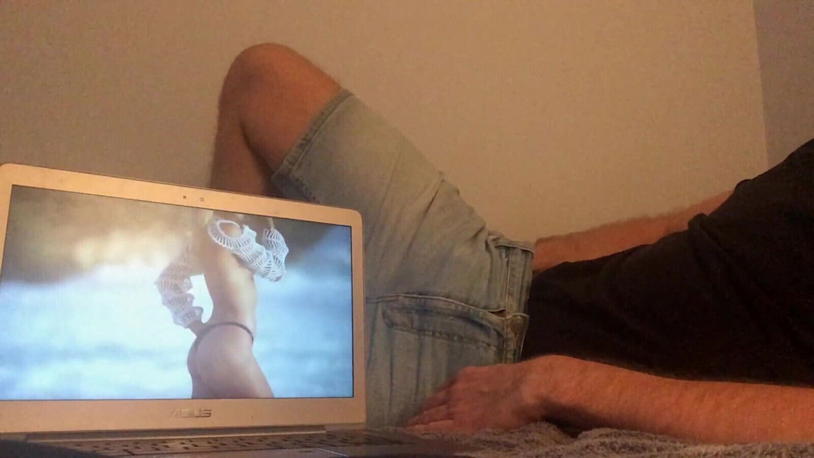 Jerking of and cumming to Eugenie Bouchard, Sloane Stephens 