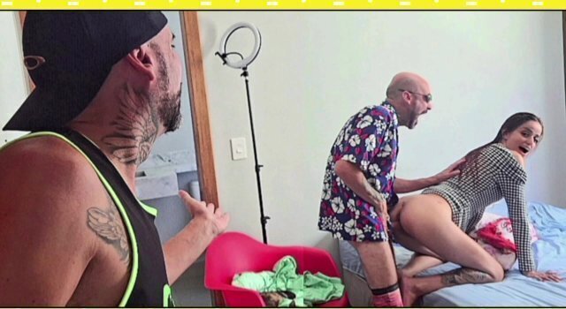 Corno chega casa cara esposa sendo fodida pelo amante!