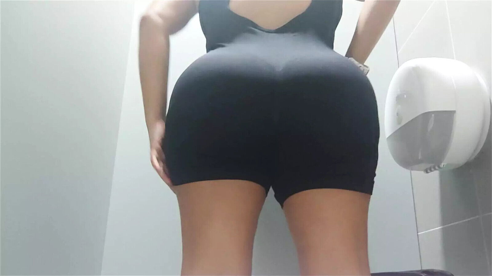 Pervert puts amateur camera record bathroom (Latina)