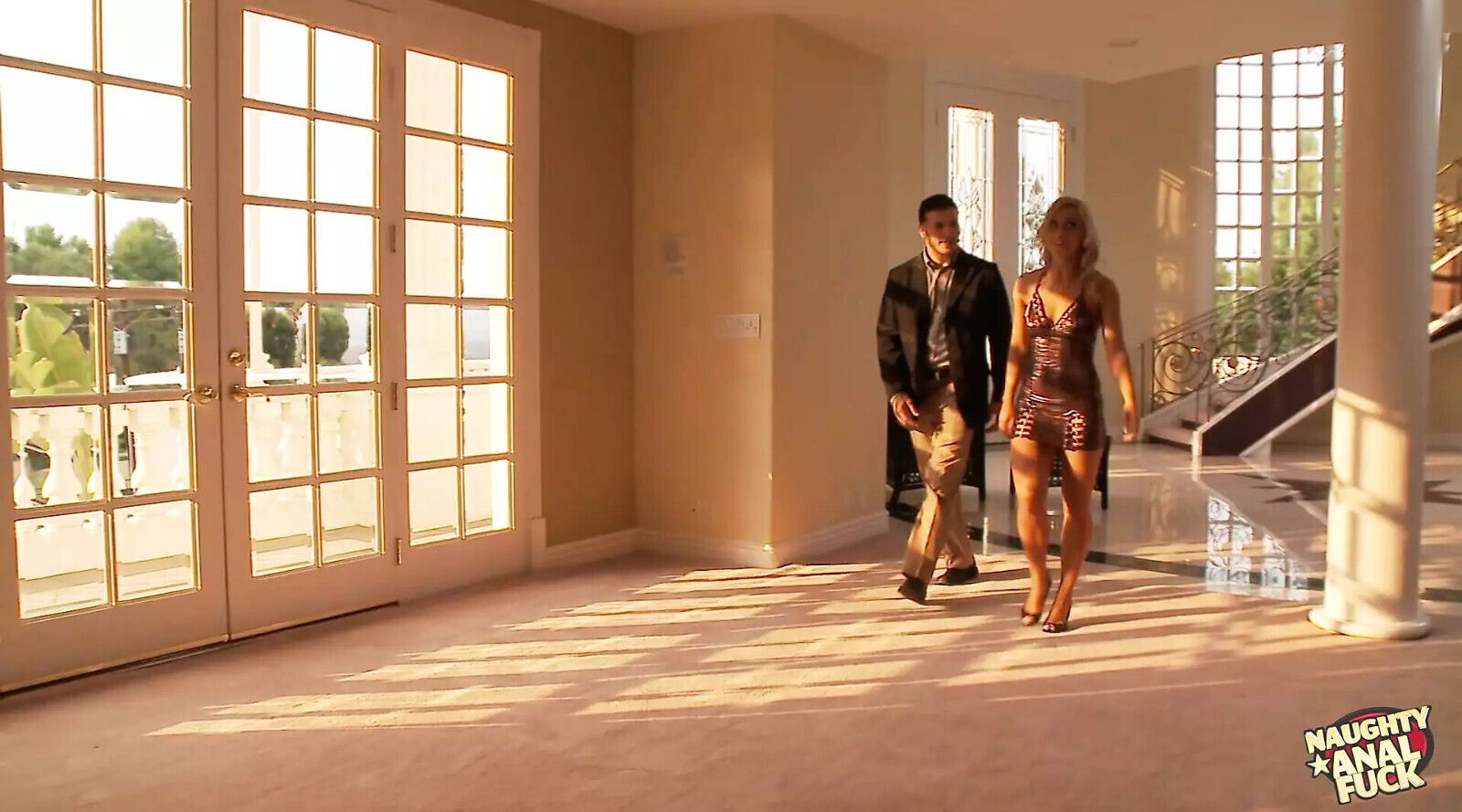 Seeing luxurious house made blonde want