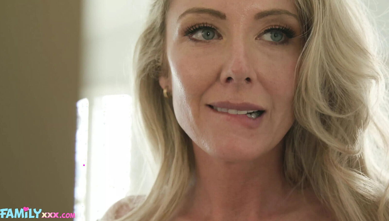 MILF Sadie Summers Gets Lucky Creampie