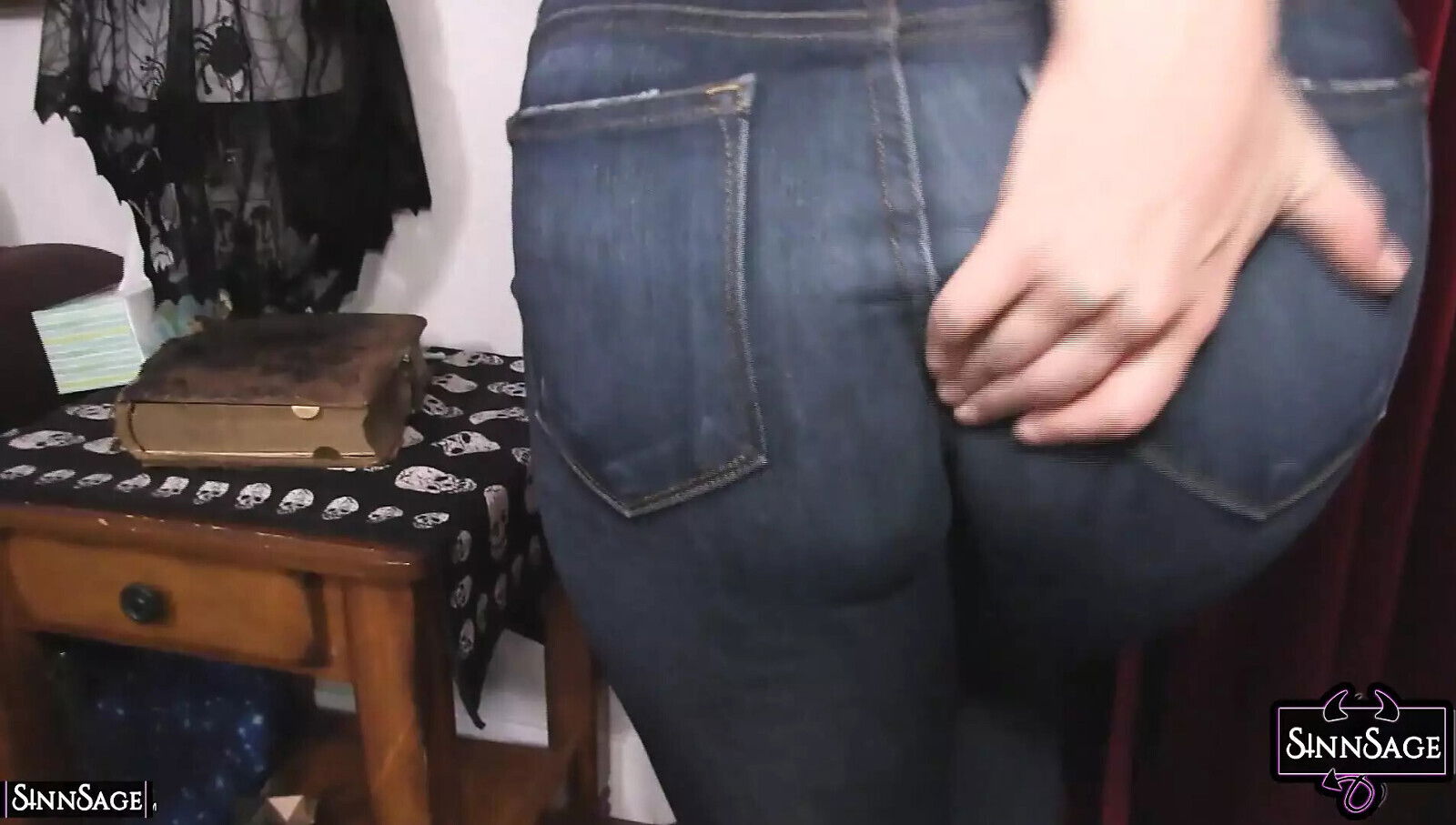 Horny Brunette Sinn Sage Dances While Shows Ass!