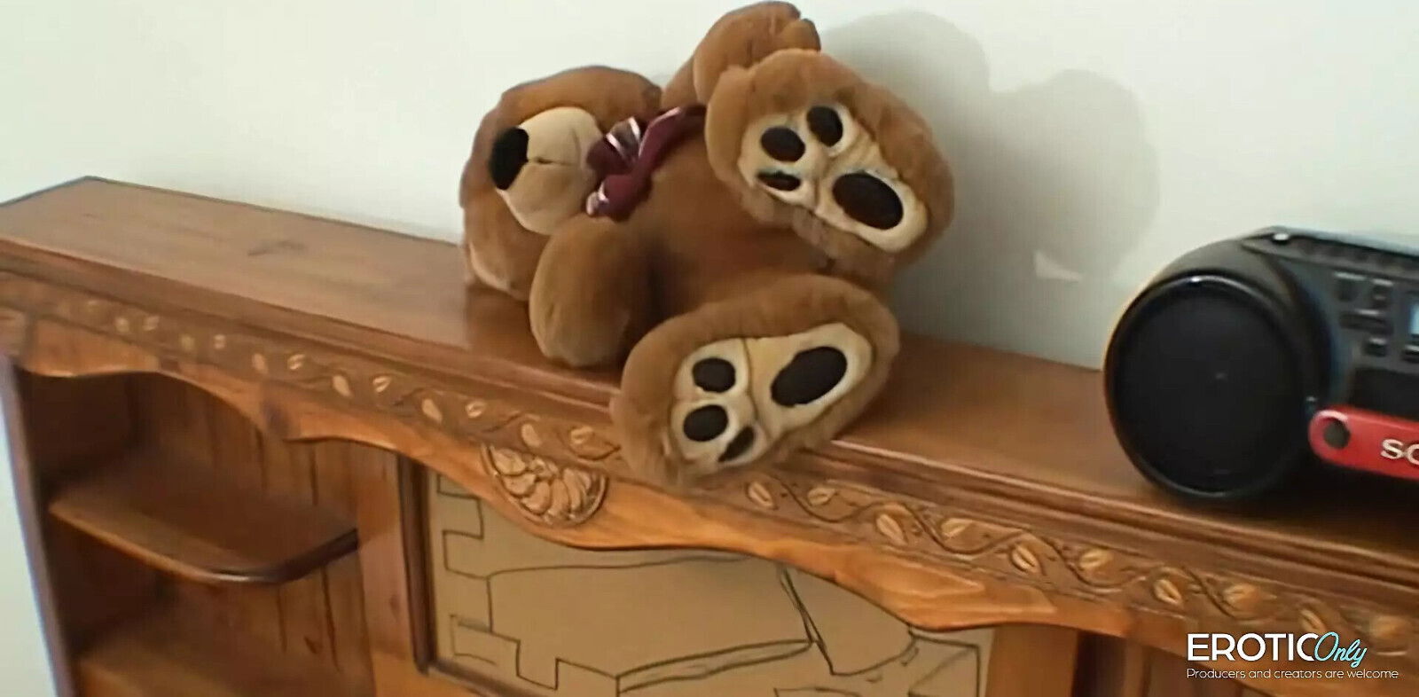 Girl Shoves Deep Down Throat