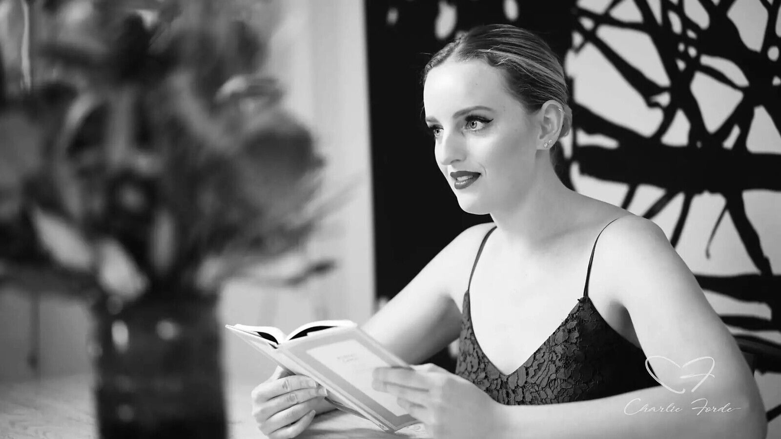 Amber Moore Meals Pussy Charlie Forde's Reading!