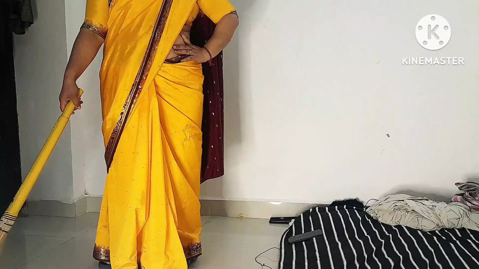 CLEVER DEVAR FUCK HOT BHABHI IN HINDI AUDIO.