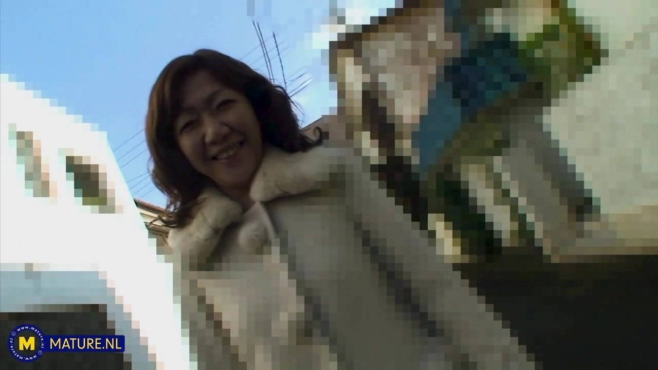 Japanese Cougar Eriko Nishimura Gets Fucked In Her Hairy Pussy By Her Neighbour - MatureNl