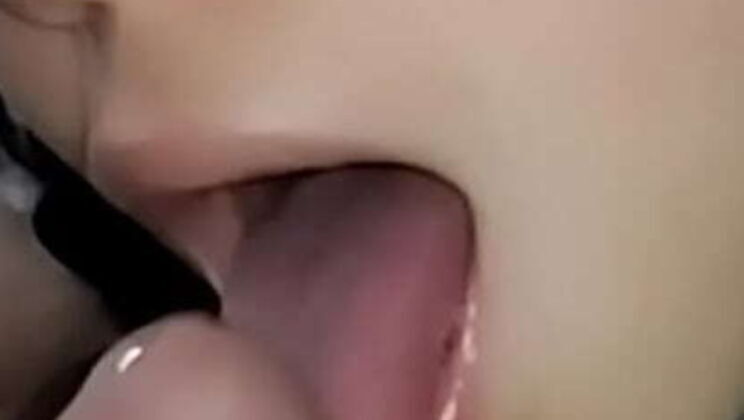 Sexy Colombian Girlfriend Takes Taxi Ride with Boyfriend