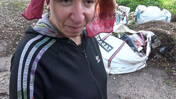 Turkish muslim woman SCARED have public with german grandpa