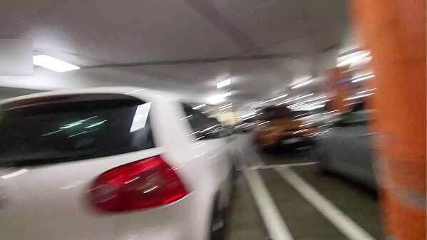 Trashy Kiwi slut shows mall busy public street