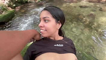 le ense&ntilde_o a jugar a las cartas a mi hermanastra a cambio de una rica follada con mi grande pene y llenarle su culo de rica leche.