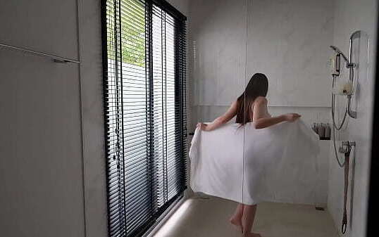 Stepsister caught stepbrother peeping shower