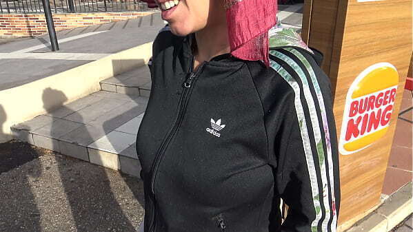 hungry Turkish woman SCARED have exchange BURGER