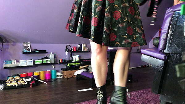 Domme Waxes Guy'_s Legs First Date