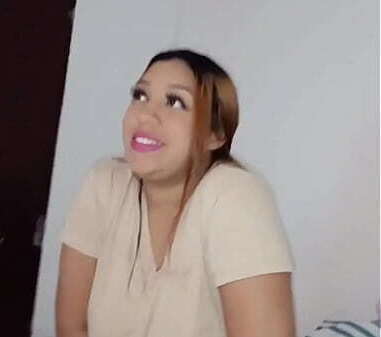 vecino barbudo entra cuarto Hace Venir Rico