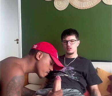 Estava evento Geek boyzinho perguntou podia sentar. Respondi sim, teria aguentar tudo reclamar. Free