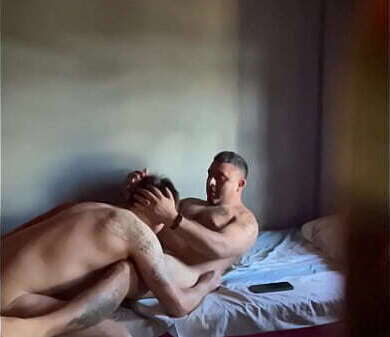 Casado escapa mujer viene romperme culo