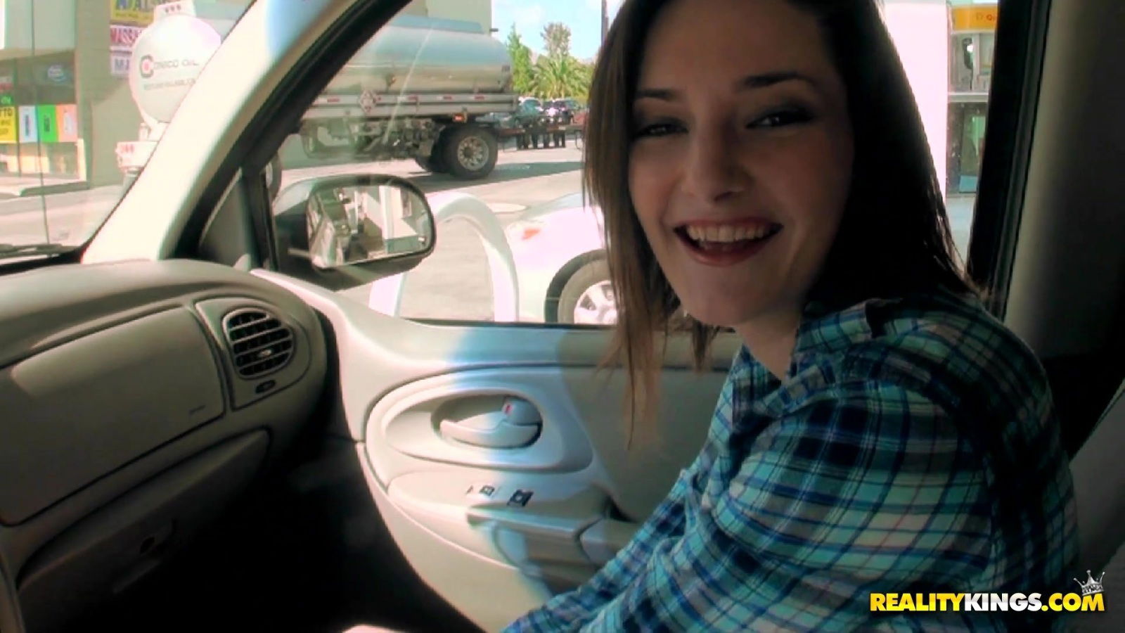 Natural bouncing while Tegan Mohr gives blowjob