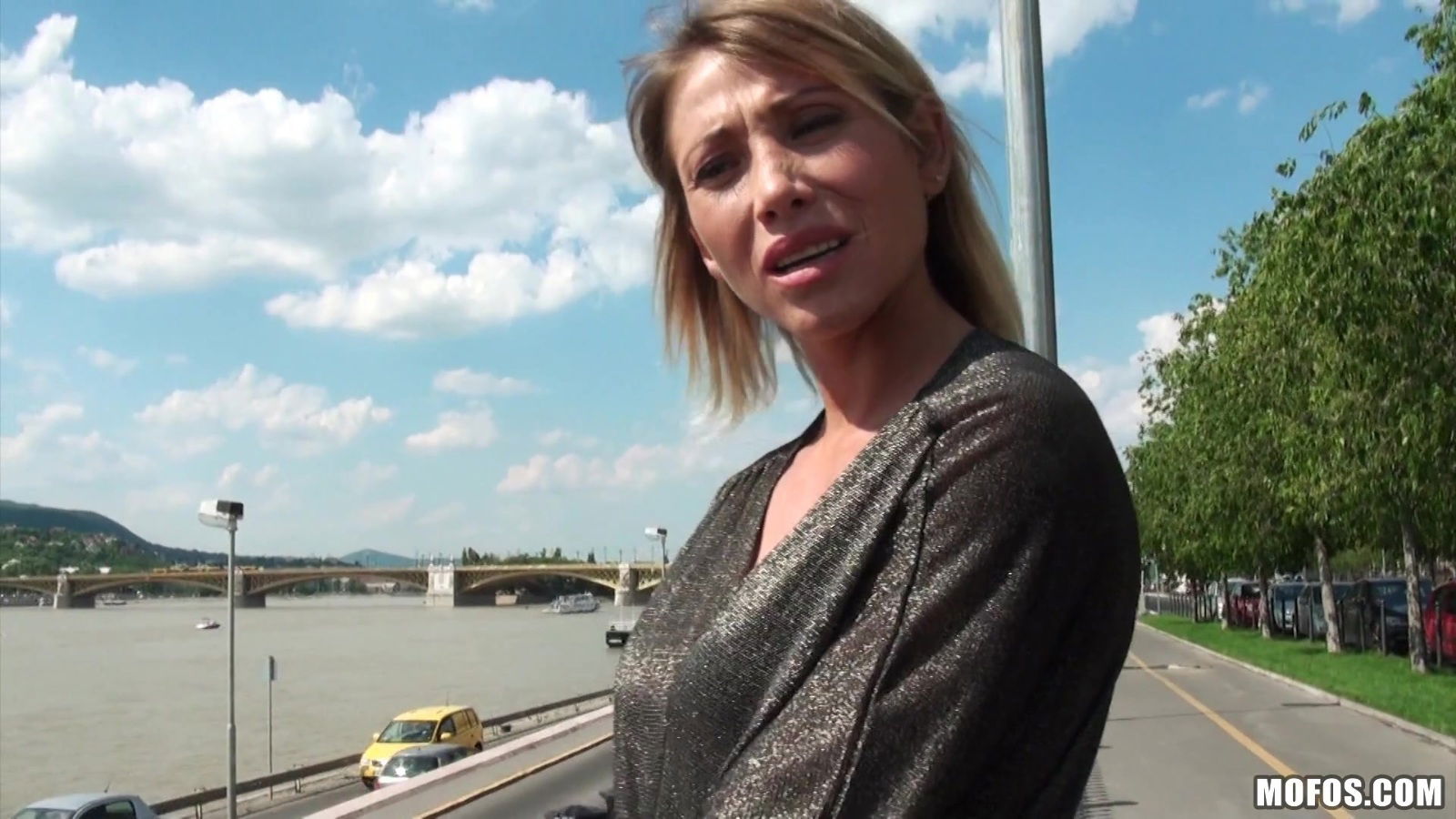 Maria Fiori shaved pussy outdoors fucked.