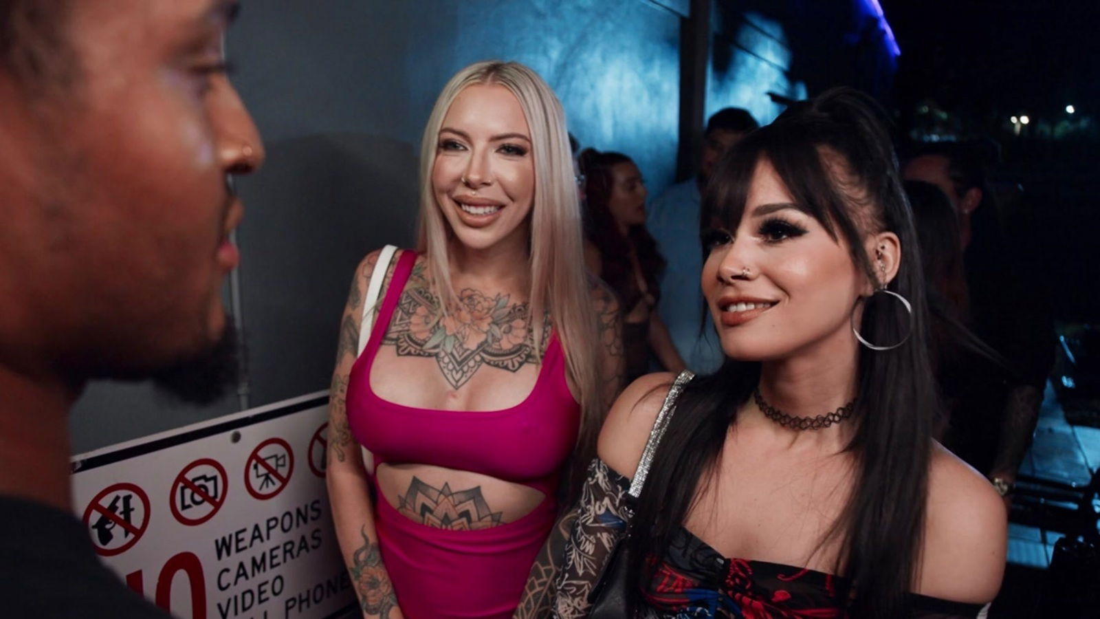 Wild bitches Cassidy Luxe Alectra share black