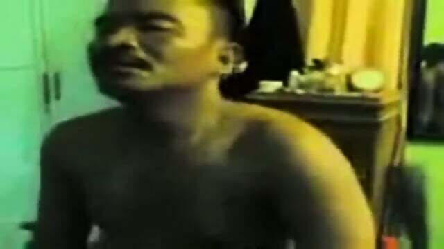 Indonesian Bareback: Smoking Fucks Younger Bottom