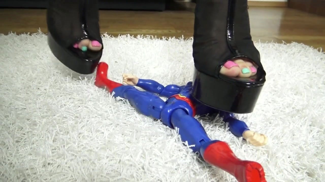 Superman Crush Cruel Reell Crushes Superman Symbolically