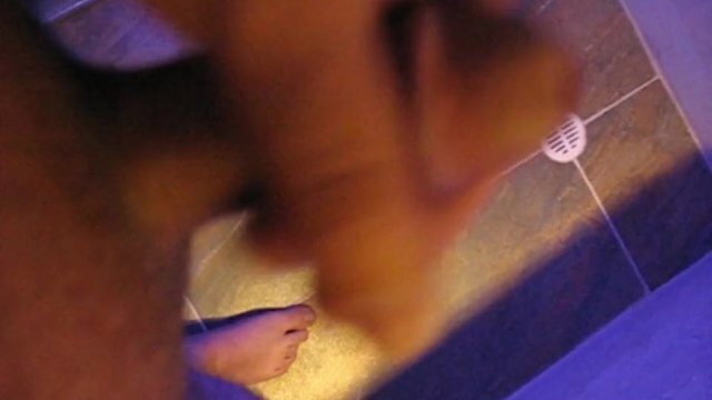 SMALL PENIS LEFT HANDED HANDJOB UNDERWATER