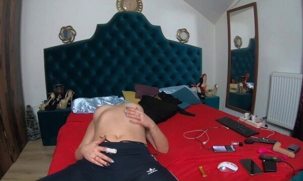 Preview- MilfyCalla- Masturbating pussy playing while wearing sortswear