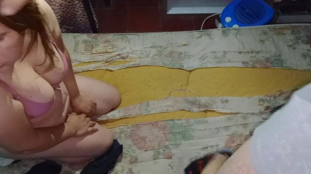 Medi menea cola perrito para unas foto