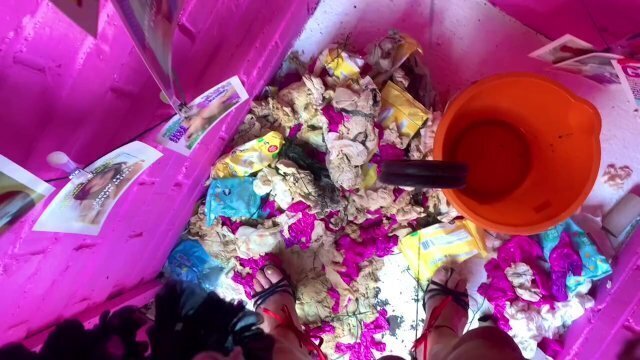 ball weight task kept outdoors pigsty sheds Angelo Scarlett black