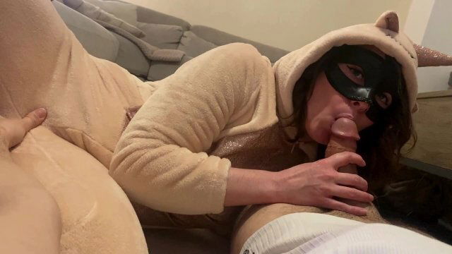 Stepdaughter déguisée licorne drague stepdad