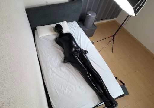 Escape game with blindfolded vacuum restraints💜