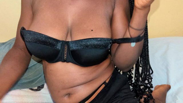 Ebony Star visits boyfriend fuck party