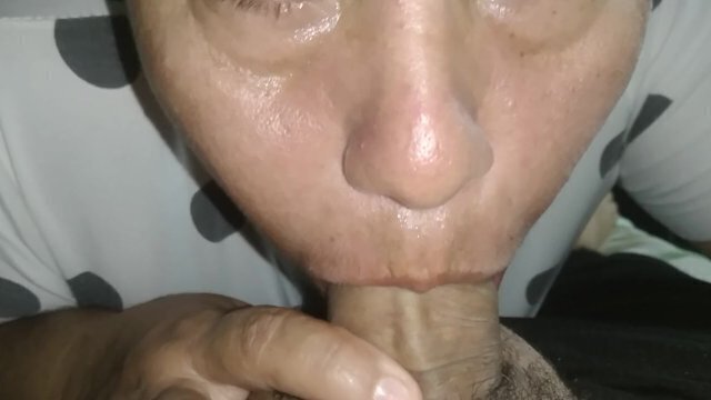 Madrastra chupando polla milf