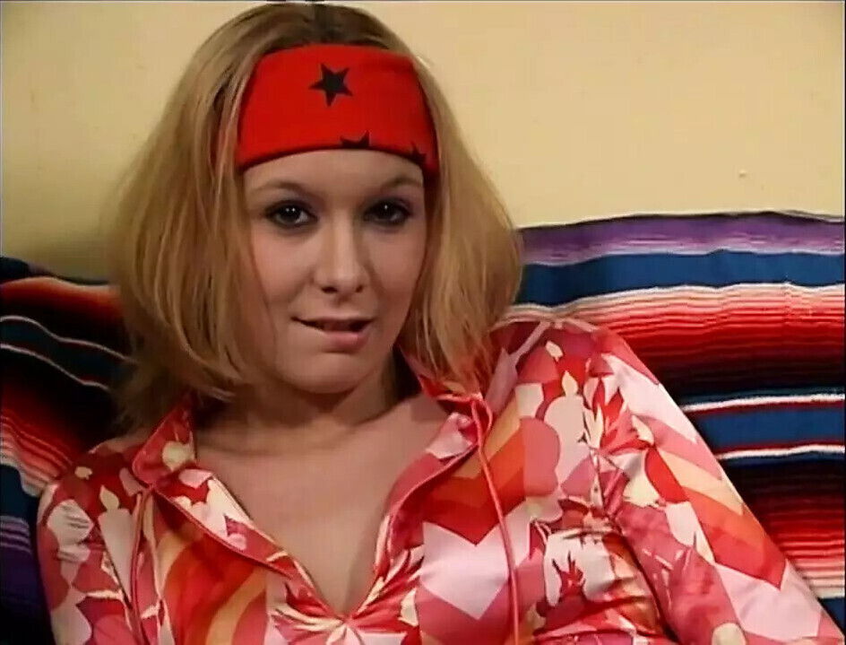 blonde loves cumshot!