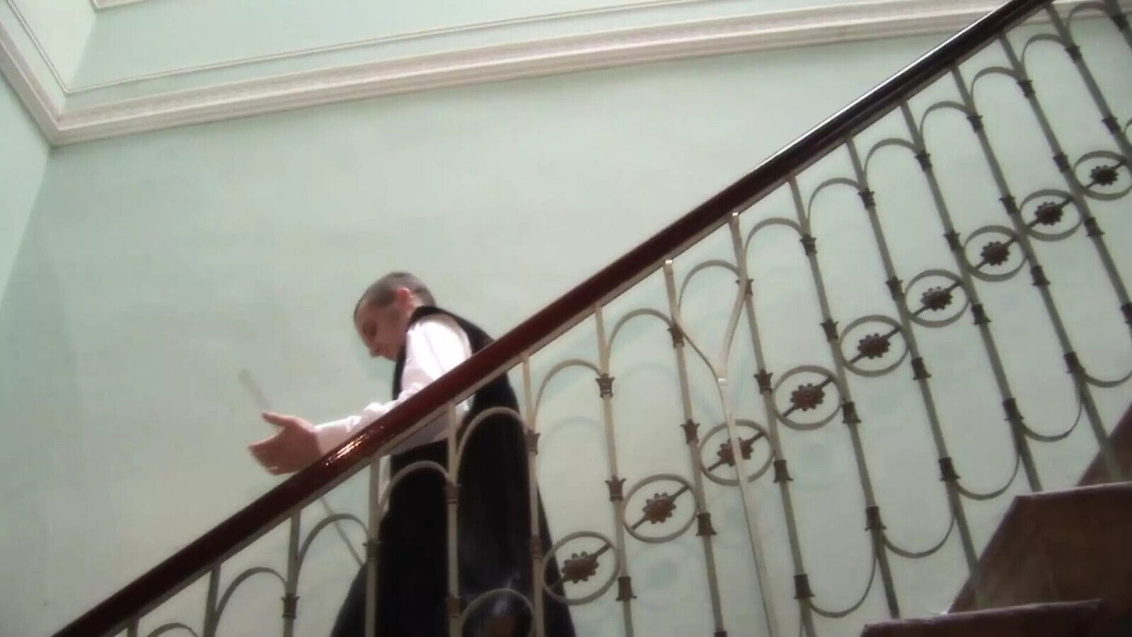 Elizabeth Lawrence experienced woman with brown hair