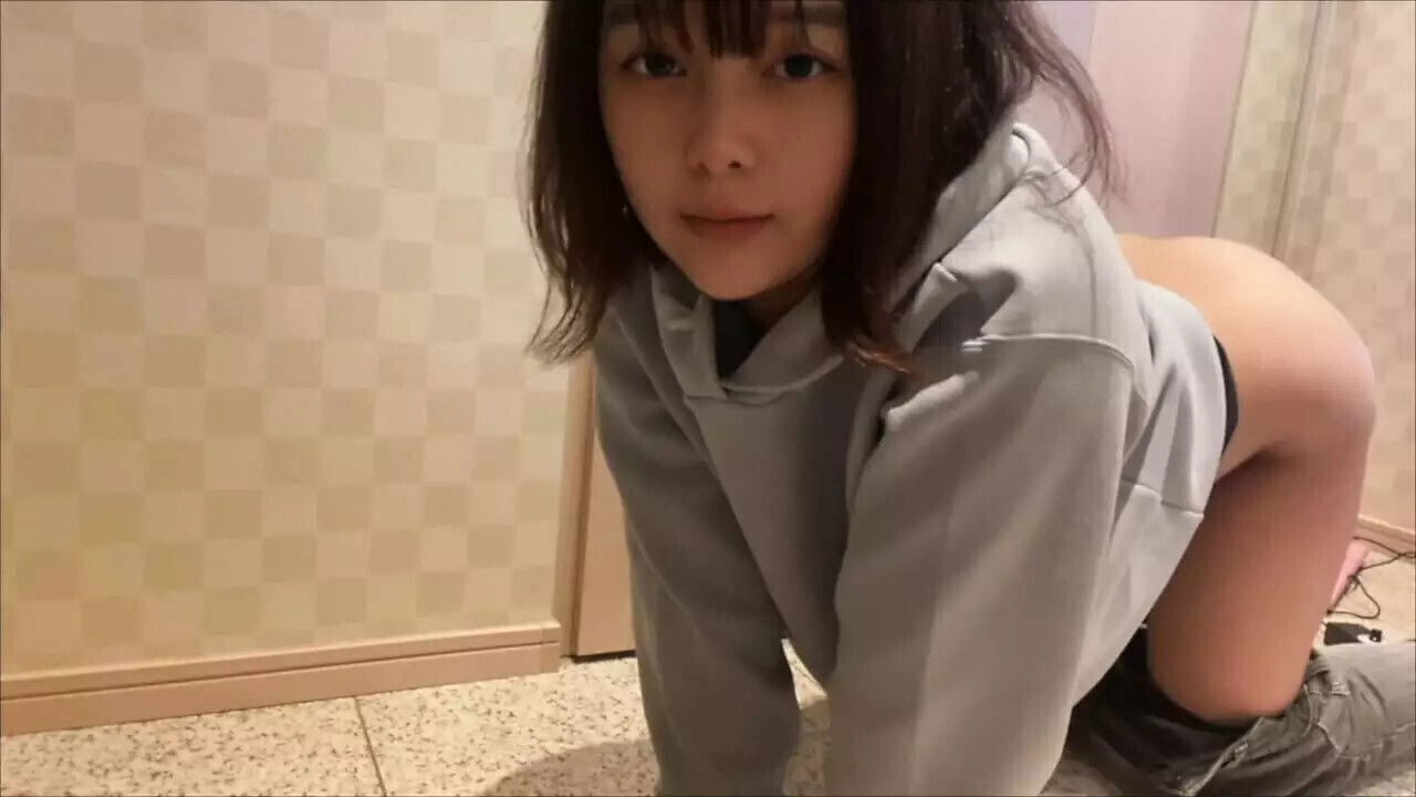 - [Sexual situation of female college student] My was roughed up by a piston machine ...