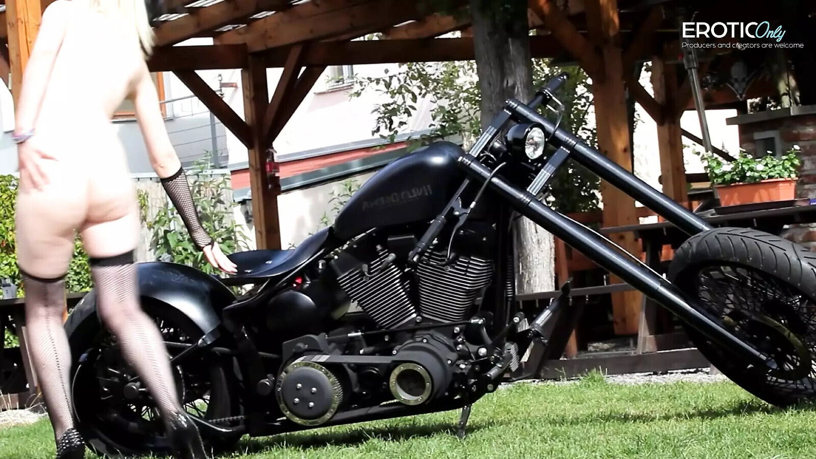 girl with huge makes slol video goes danch make EroticOnly.