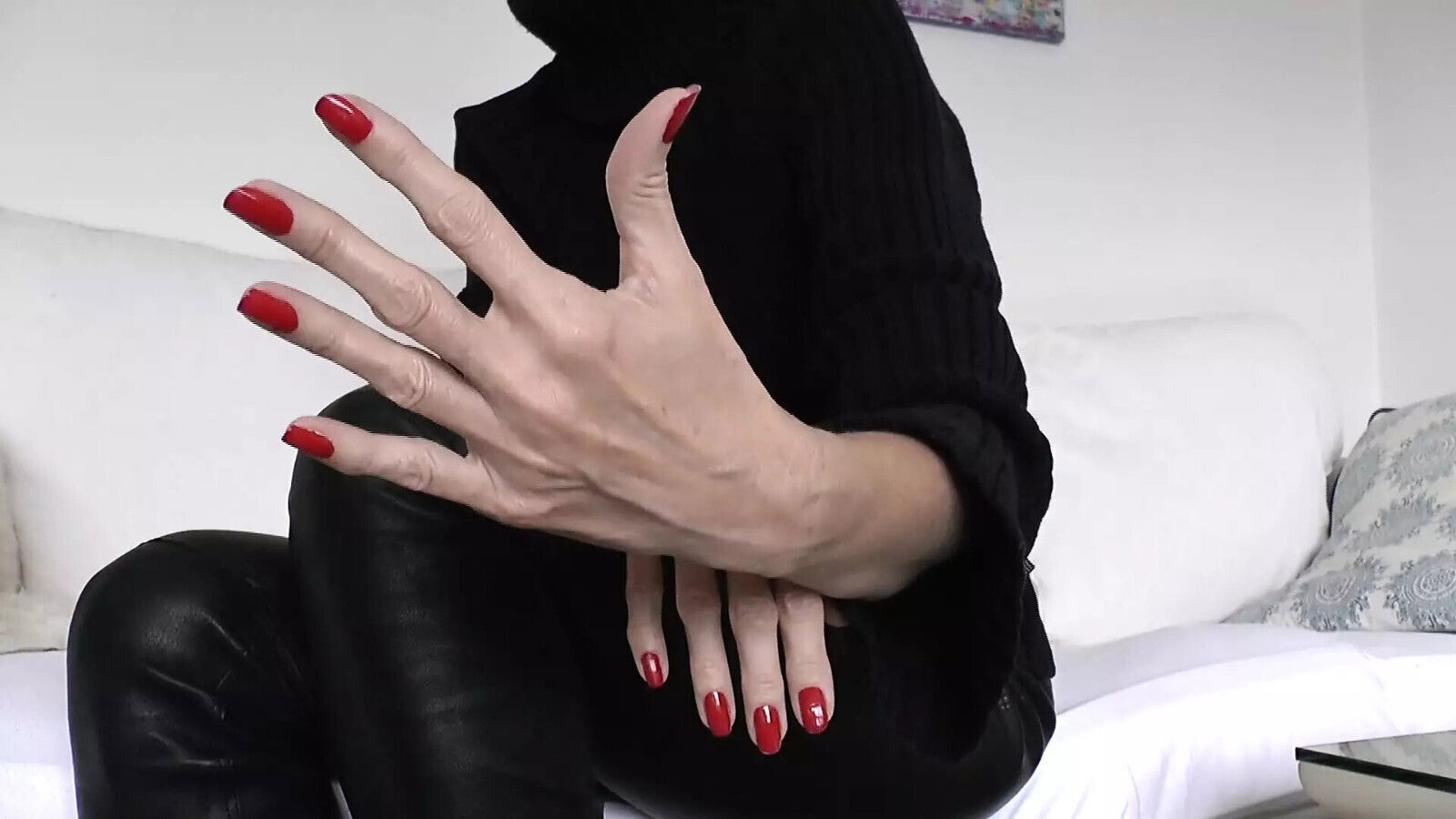 Lady Victoria Valente Christmas Fingernails