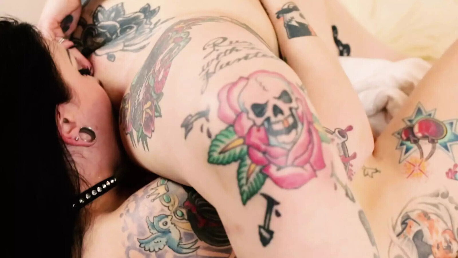 Tattooed Lesbians Play Find G-Spot With Their Fingers