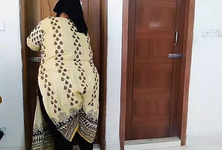 Panjabi Maid Clean Room Then give Fuck Because Wife home today