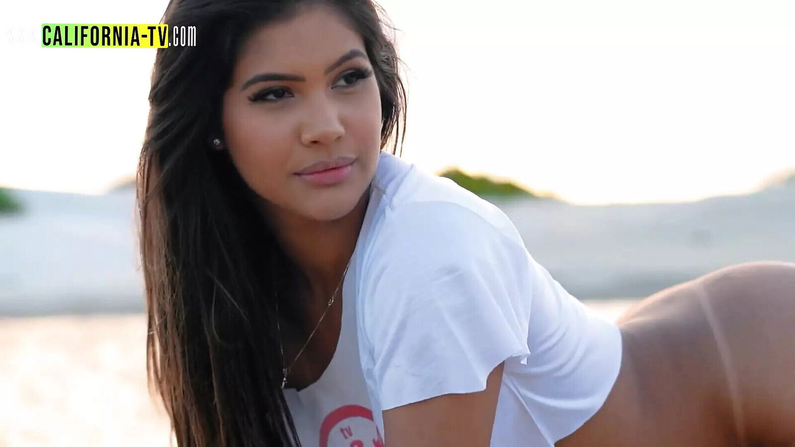 Ayarla Sousa, 20-year-old brunette with perfect body pussy reality show California: after exciting buggy