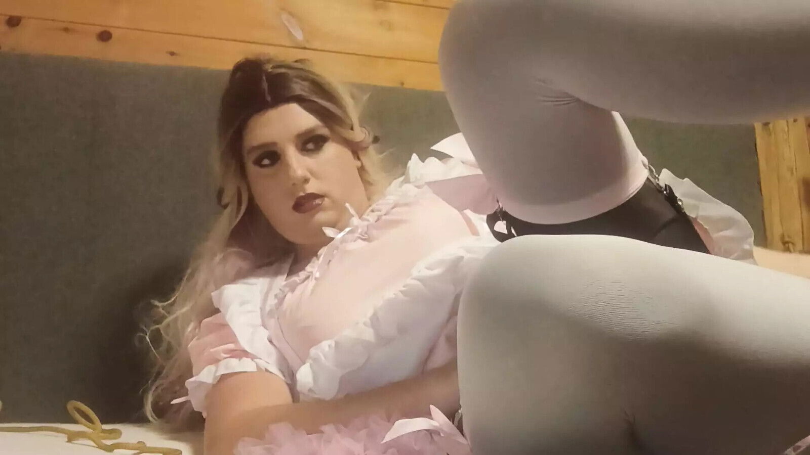 Stroking with analplug maid