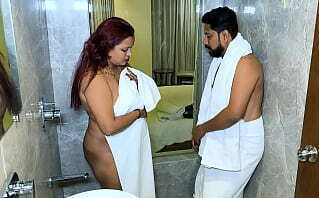 Step Sister ko Nahate Huye Dekh Liya