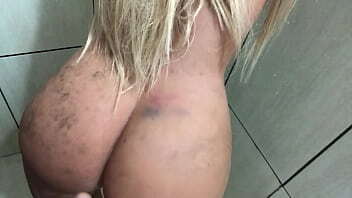 LOIRINHA SAFADA LIBERO TITIO BANHEIRO