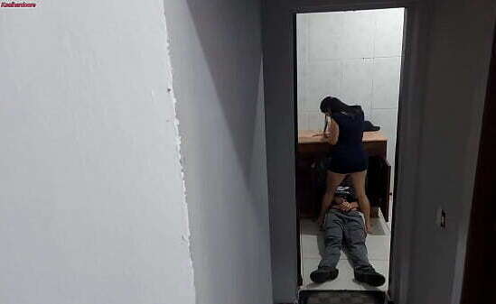 Esposa traindo encanador