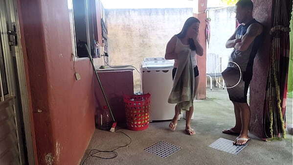 Minha esposa saiu empregada n&atilde_o resistiu ereto