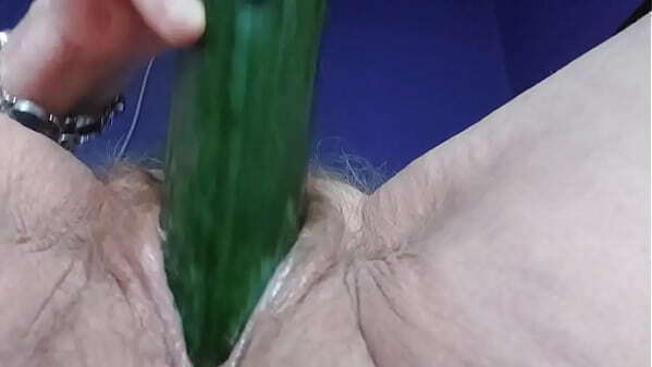 neukt harige kont komkommer