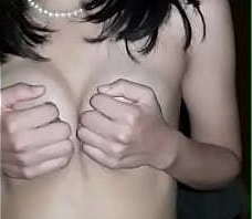 Mam&aacute_ soltera tiene un delicioso squirt mientras cabalga